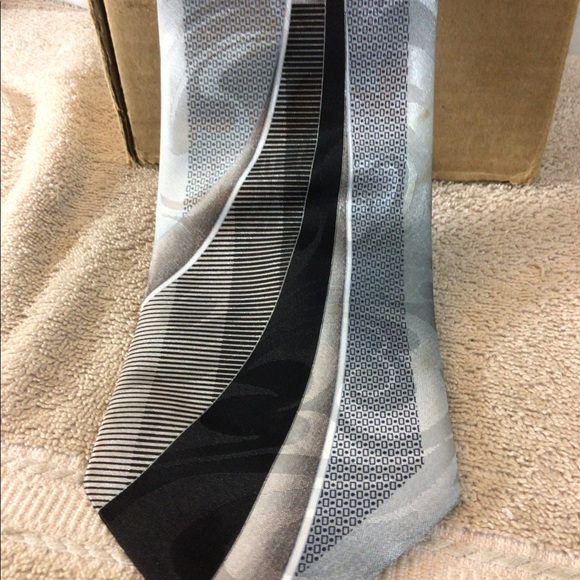 Mens RUDEE RICCO Italian Design Silk Necktie - Picture 3 of 6